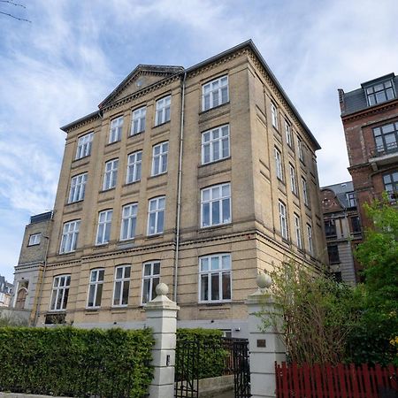 Unique 3 Bedroom Apartment In Vibrant Frederiksberg København Eksteriør billede