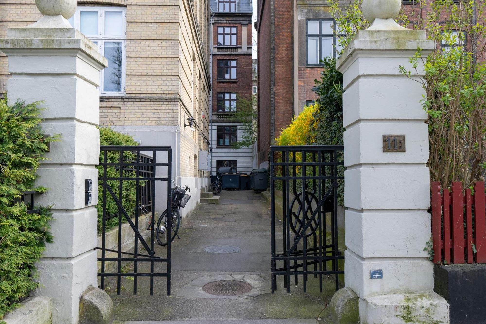 Unique 3 Bedroom Apartment In Vibrant Frederiksberg København Eksteriør billede
