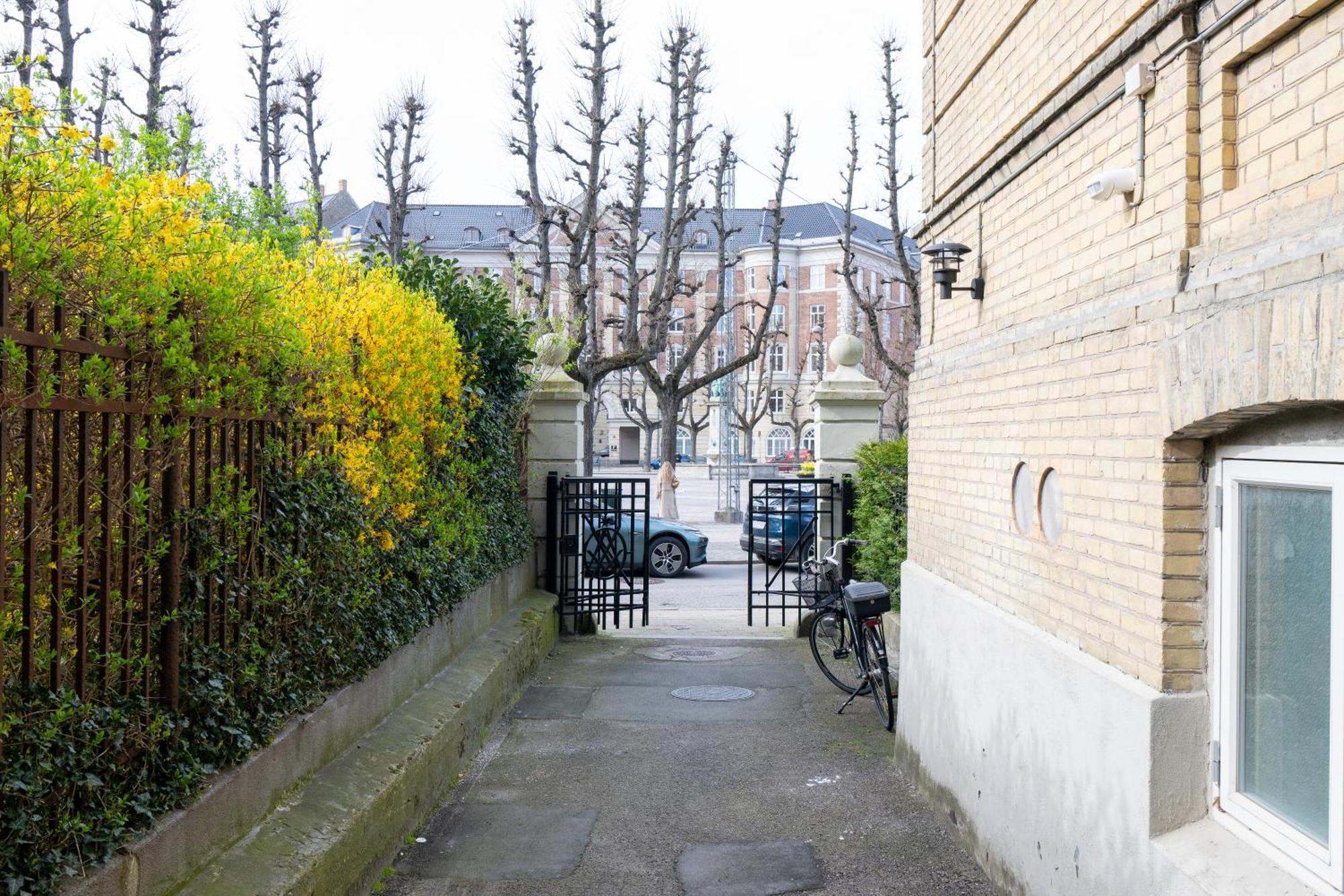 Unique 3 Bedroom Apartment In Vibrant Frederiksberg København Eksteriør billede